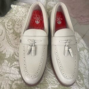 G/FORE White Pebbled Leather Tassel Loafers with Red Insole